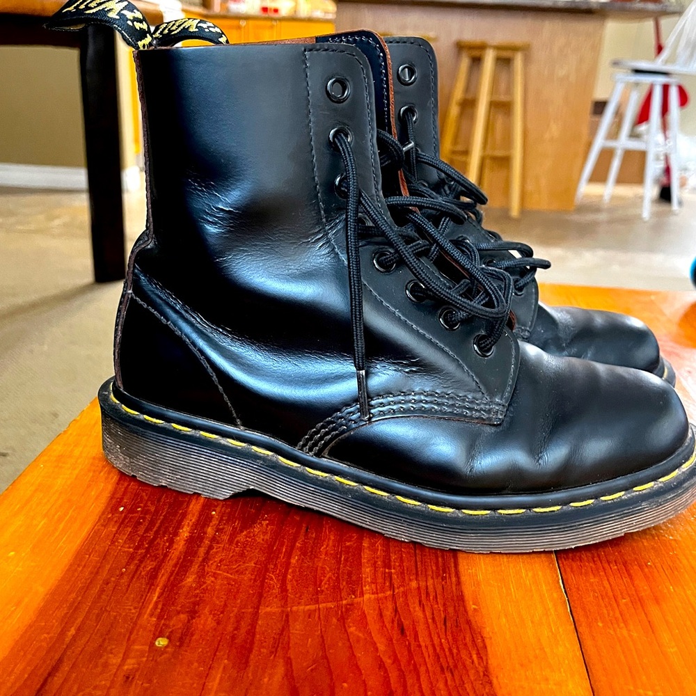 Black genuine leather doc martens boots, unisex size 8 women's and 6 in mens